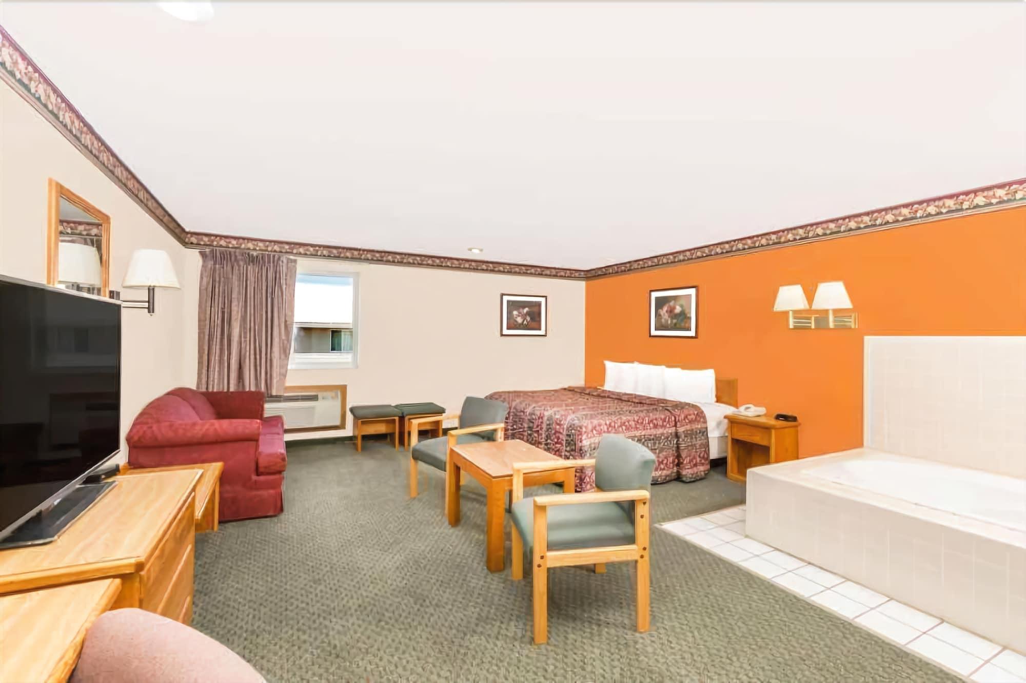 Baymont By Wyndham Kearney Motel Exterior photo