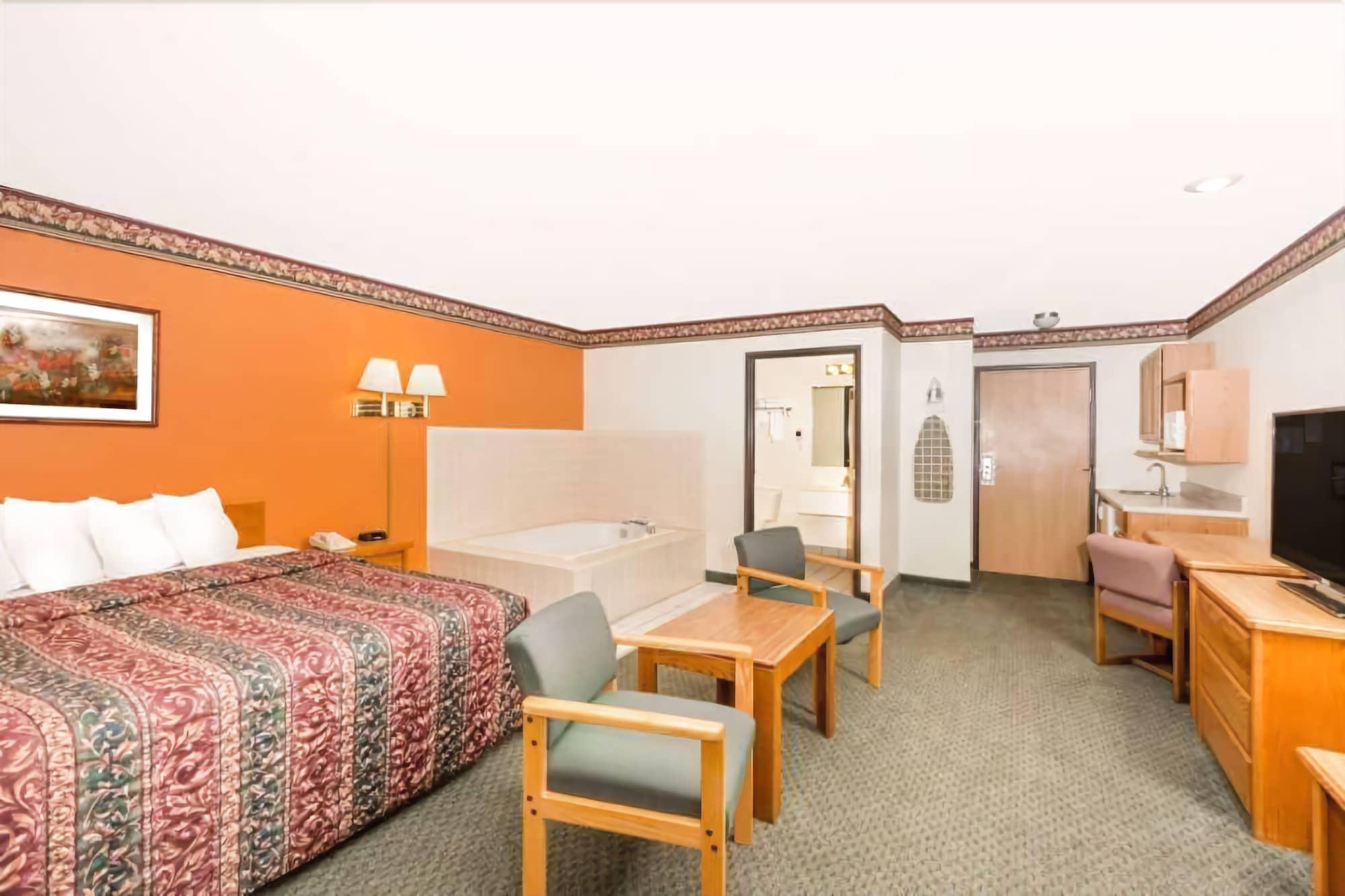 Baymont By Wyndham Kearney Motel Exterior photo