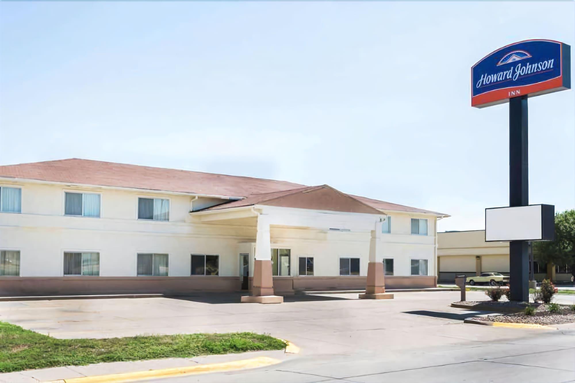 Baymont By Wyndham Kearney Motel Exterior photo